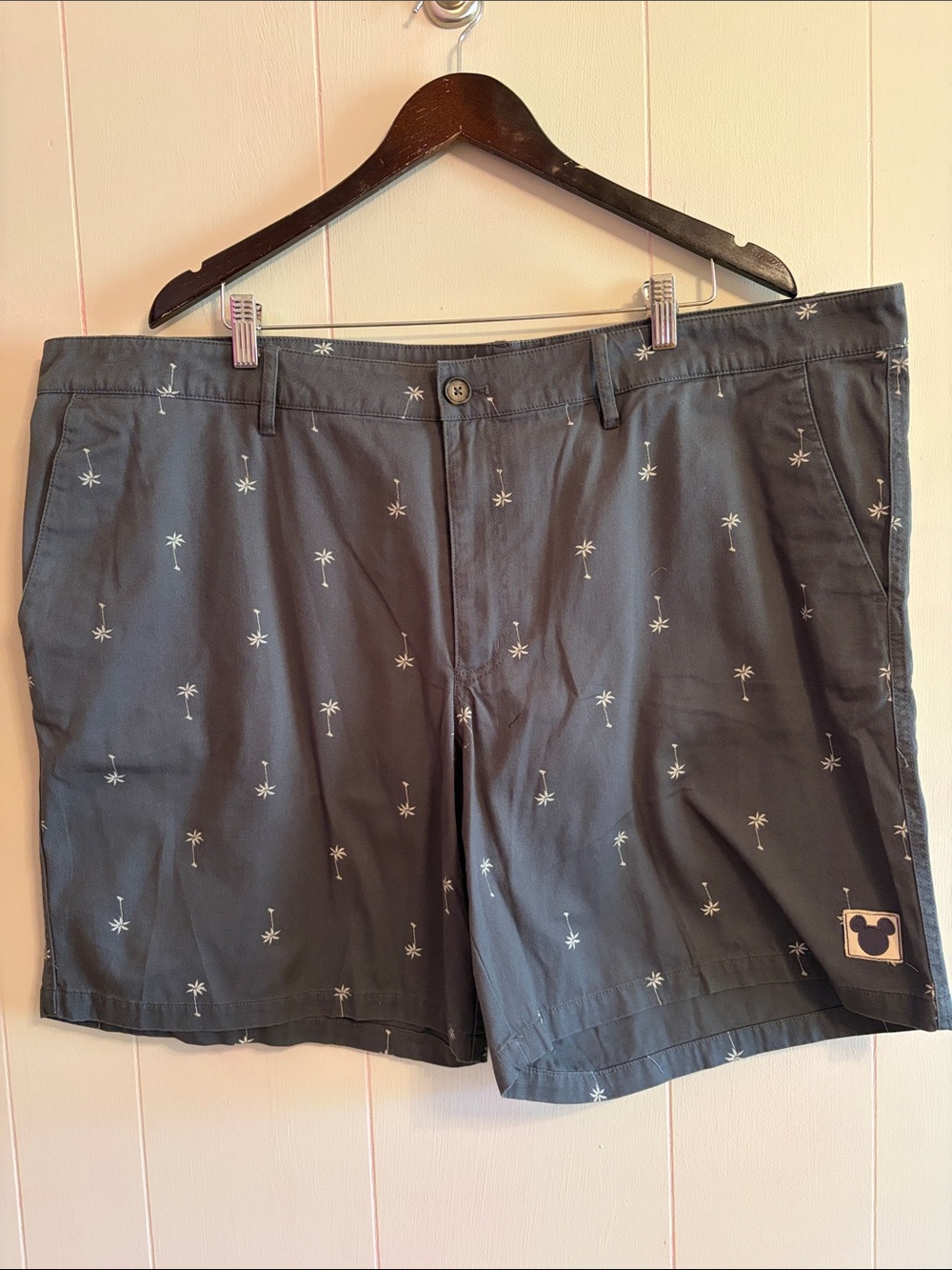 Junk Food Clothing x Disney Mickey Mouse Palm Tree Flat Front Chino. Men’s XXL